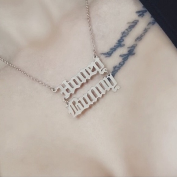 Pulp Fiction Honey Bunny Necklace - Picture 1 of 4